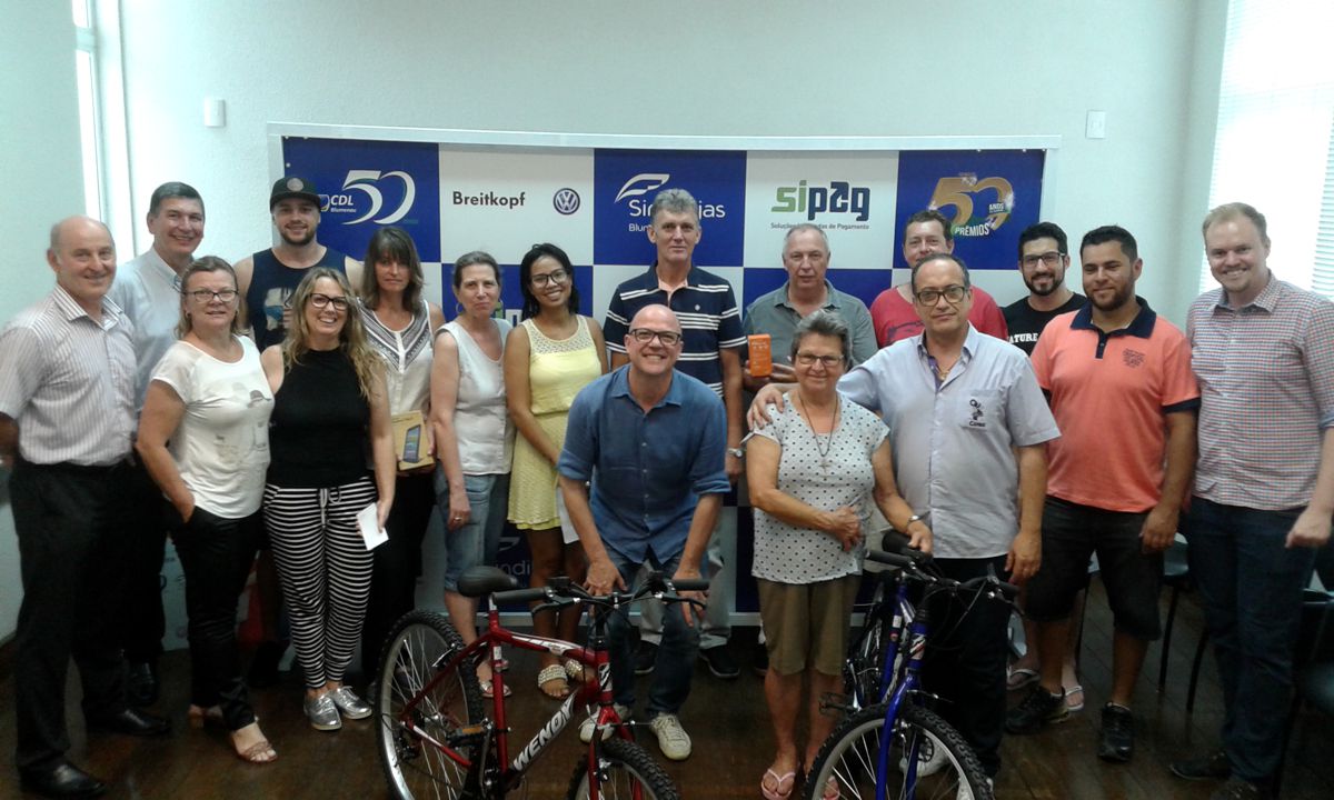 Demais sorteados também recebem seus prêmios