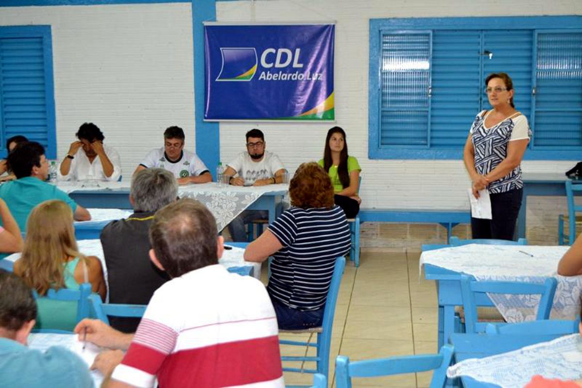 Diretora distrital participa da reunião