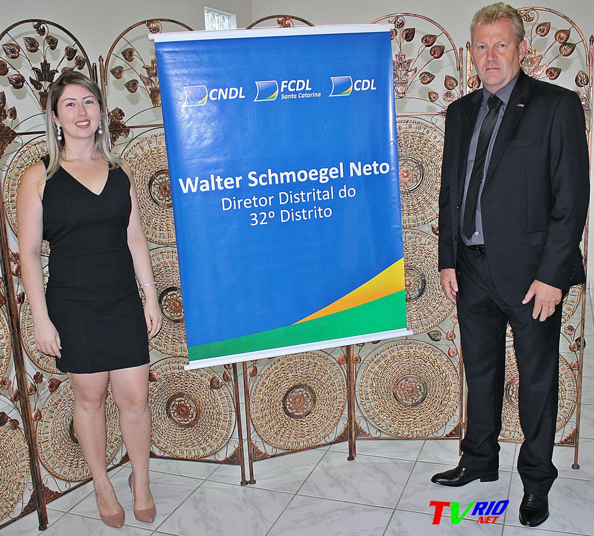 Nova presidente é felicitada por diretor distrital da FCDL/SC