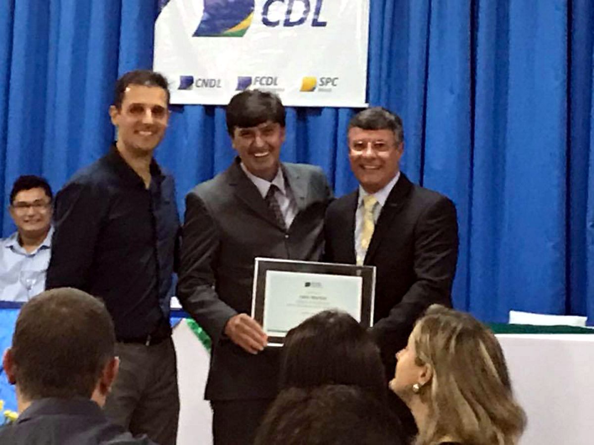 Presidente eleito entre diretor distrital e presidente da Federação