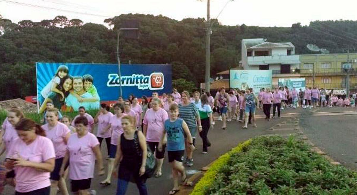 Caminhada integra programação