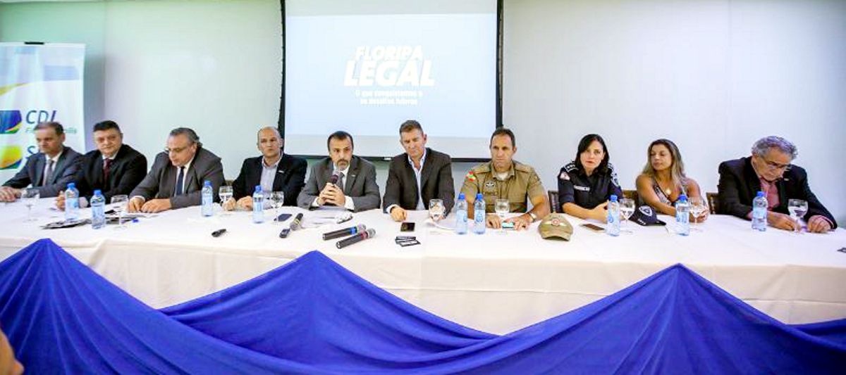 Convidados que compõem a mesa do seminário (foto: André Miranda Fotografia)