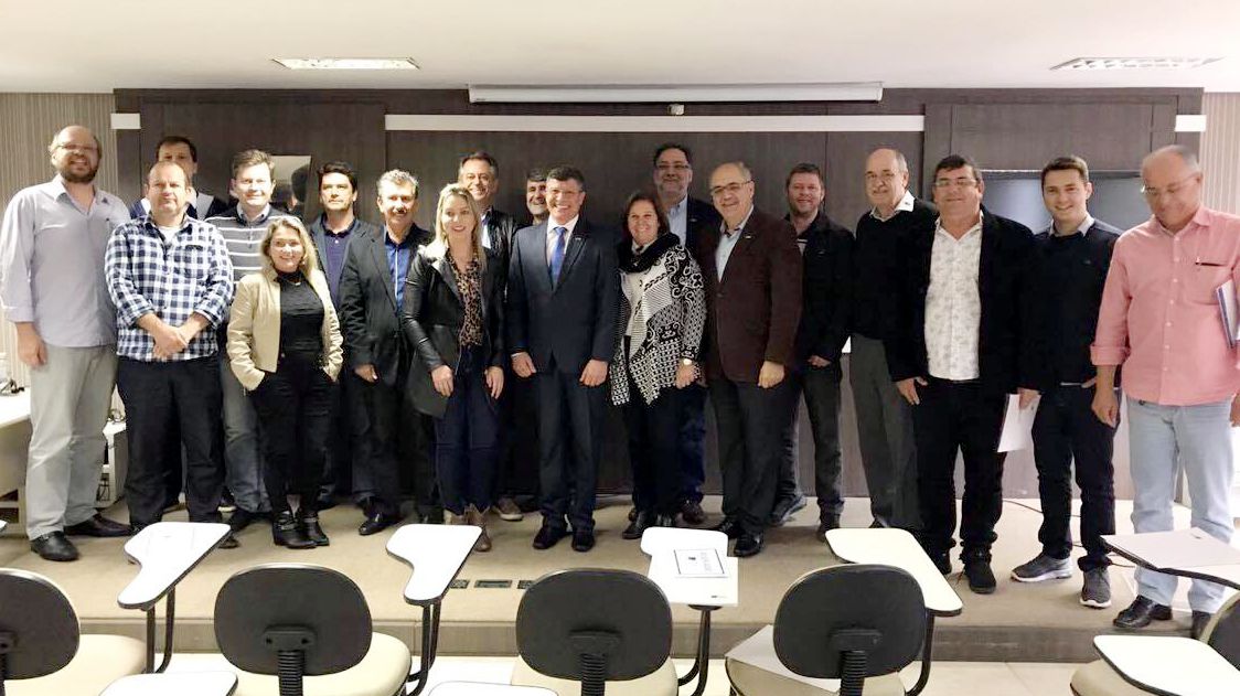 Dirigentes na reunião